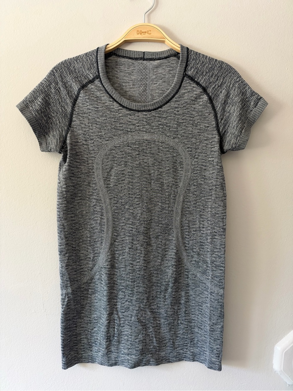 Lululemon Swifty Tech Top Size 6